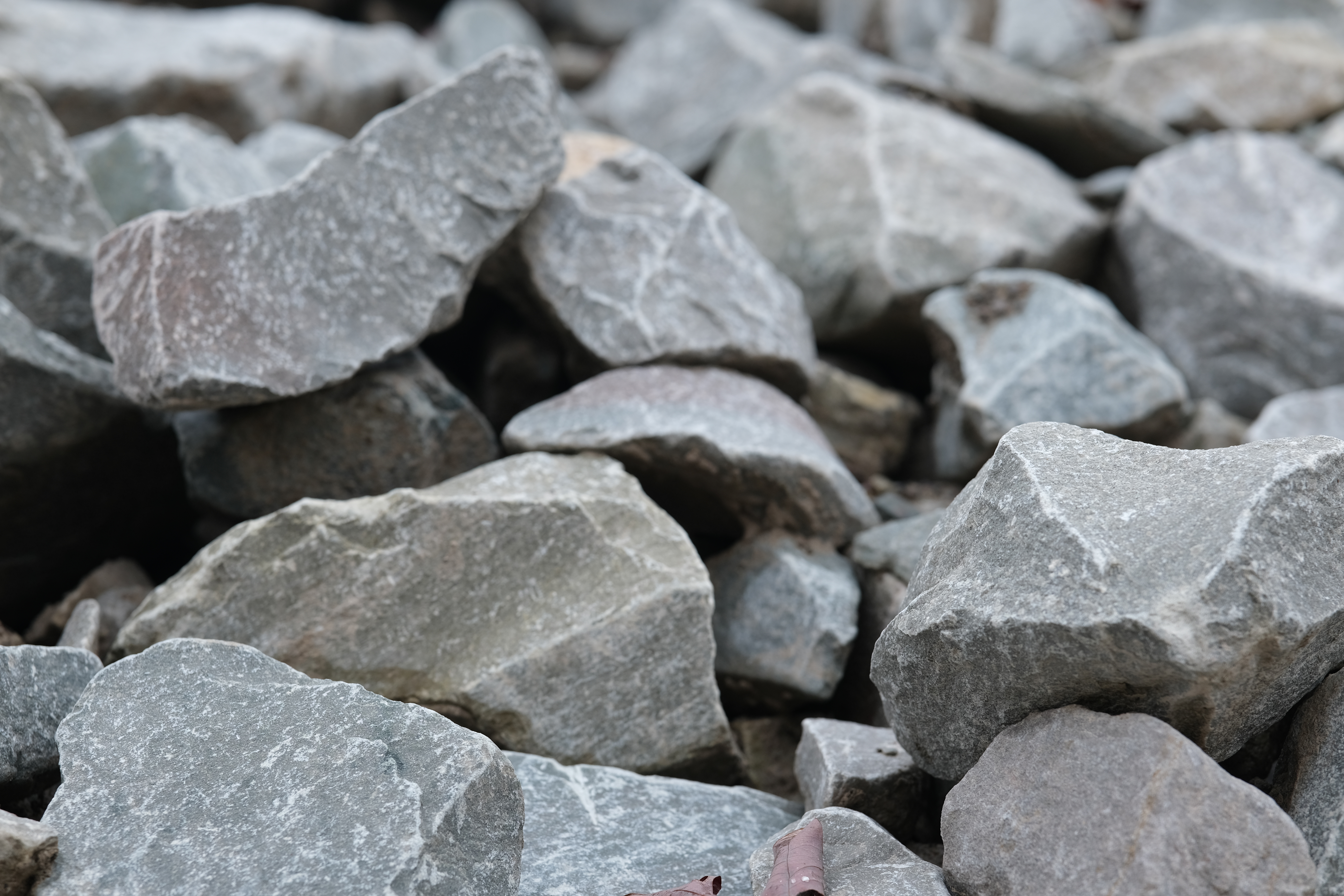 Luke's Landscaping decorative stone beds landing page